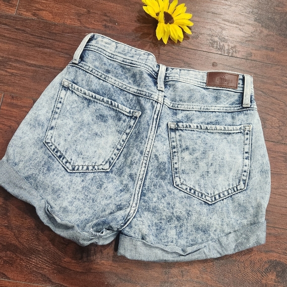 HOLLISTER ULTRA HIGH WAIST DENIM SHORTS ✨️✨️ - Picture 6 of 6